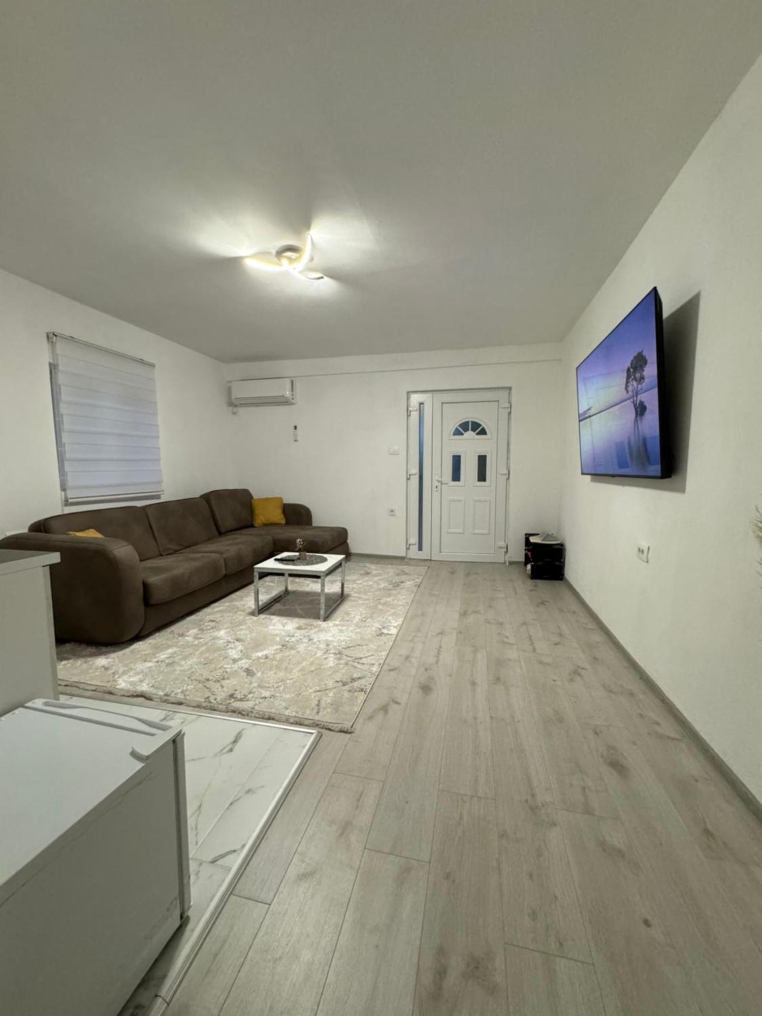 Apartment Airport Dd Mitrovici  Eksteriør billede