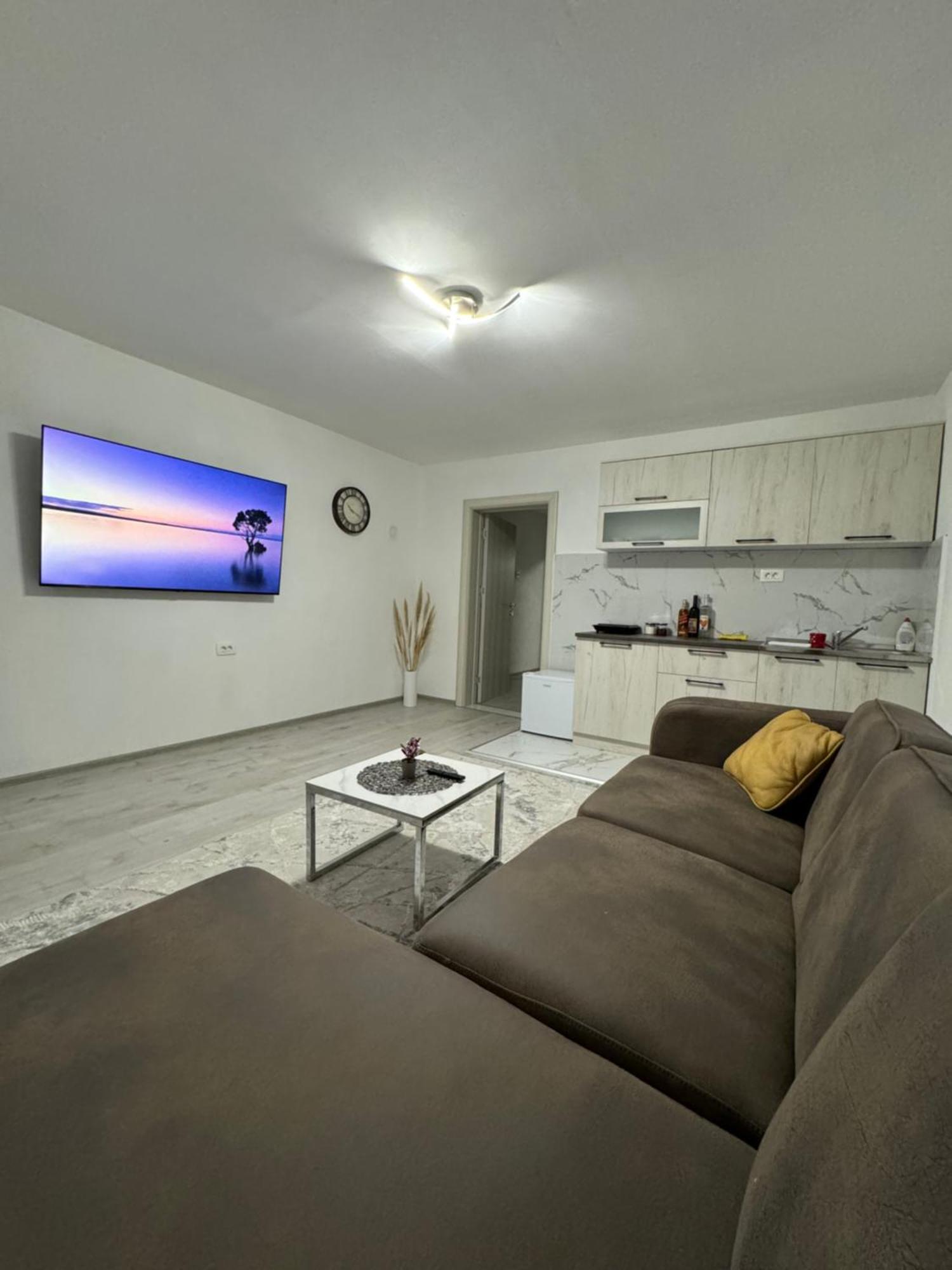 Apartment Airport Dd Mitrovici  Eksteriør billede
