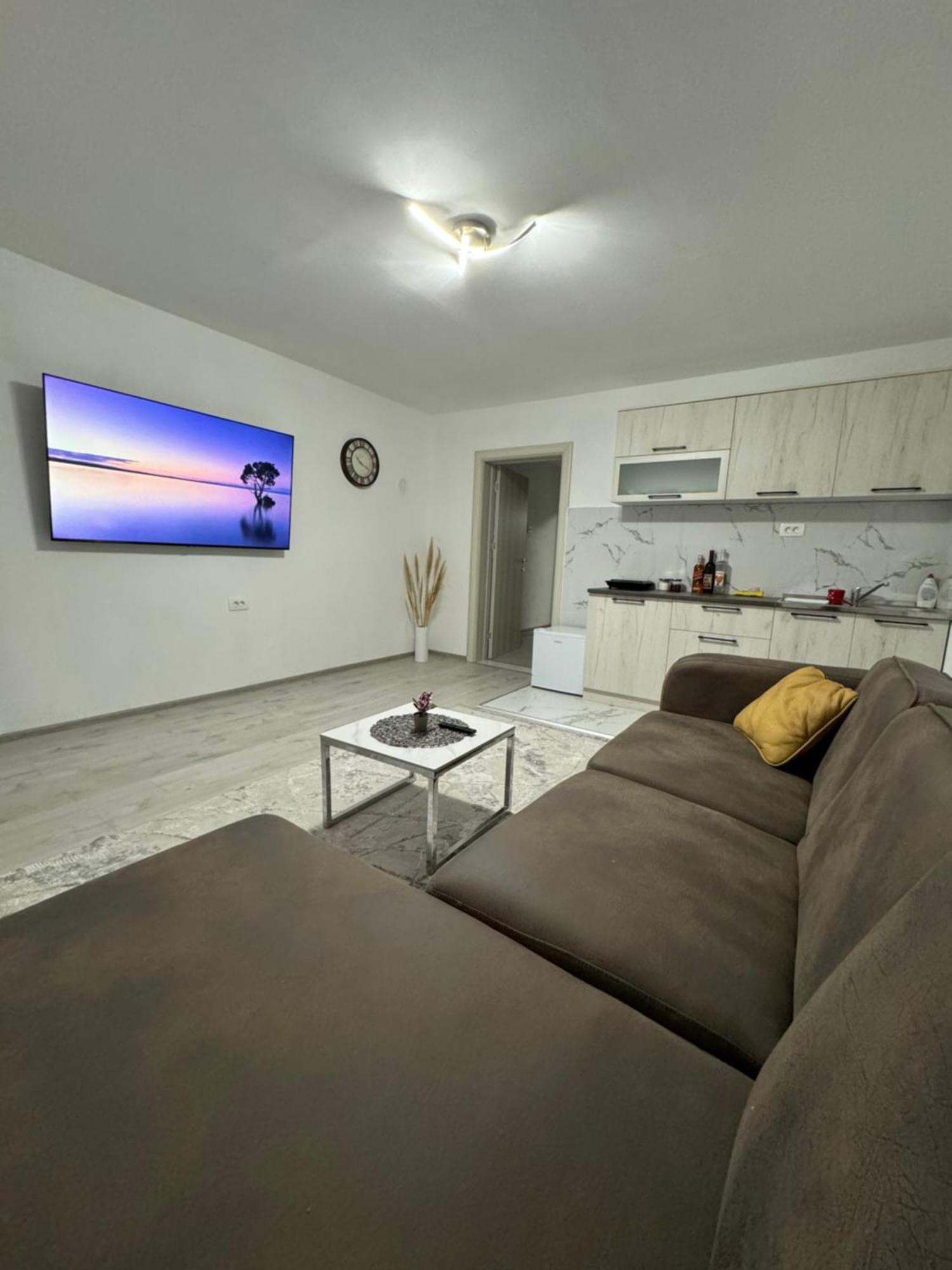Apartment Airport Dd Mitrovici  Eksteriør billede